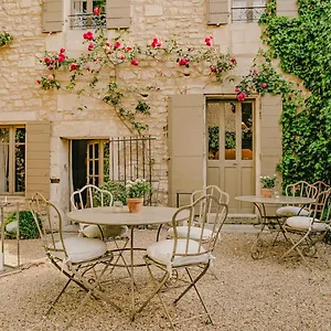 https://la-maison-du-village-saint-remy-de-provence.fr-provencehotel.com